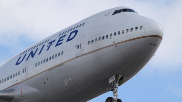 Самолет Boeing 787 8 на United Airlines изпълняващ полет UA